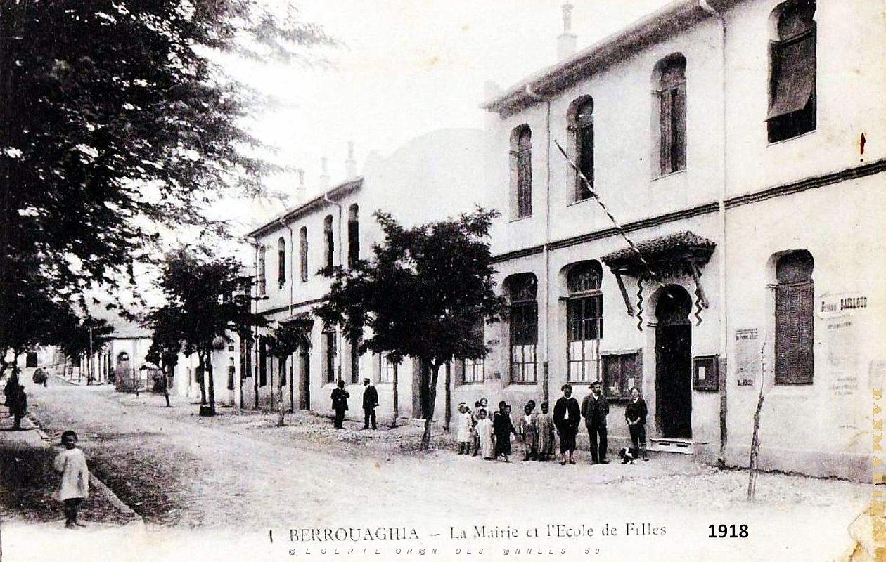 2520- Berrouaghia - Mairie et Ecole des Filles - 1918.jpg